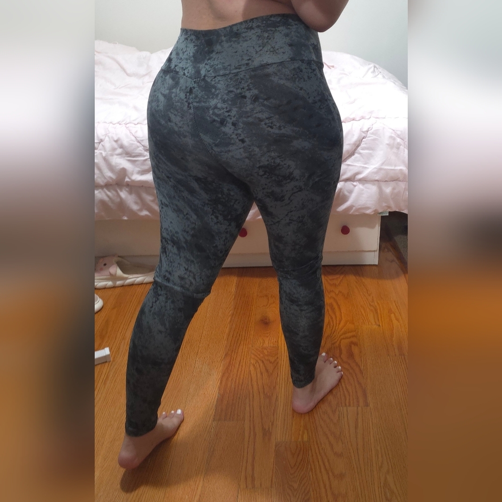 Fashion Nova Grey Marble Leggings (M)